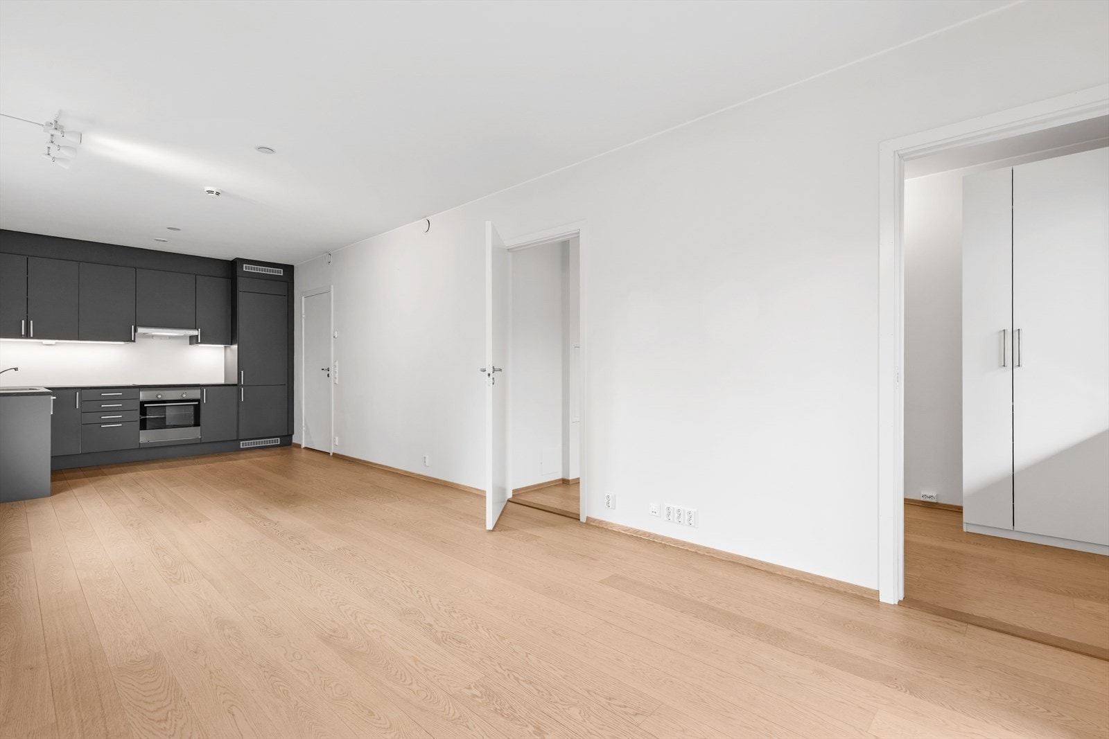 Plass til spisebord i tilknytning til kjøkkenet. Galleribilde