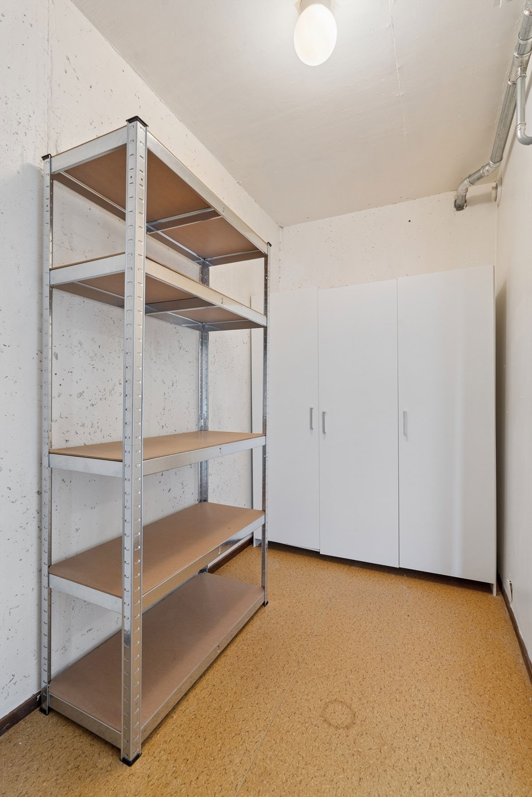 Praktisk bod i leiligheten for oppbevaring Galleribilde