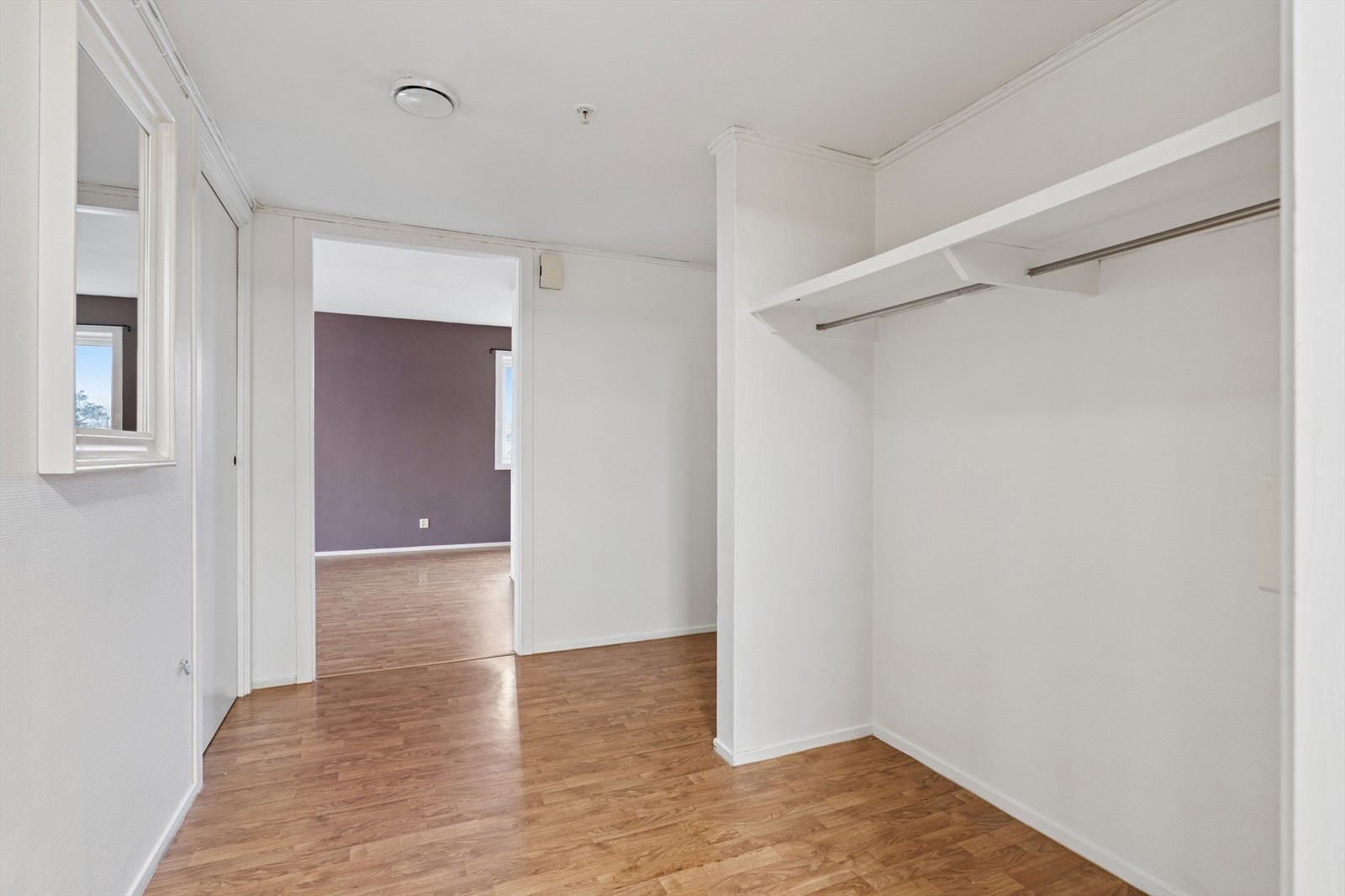 Videre inn fra entréen kommer du inn i stuen Galleribilde