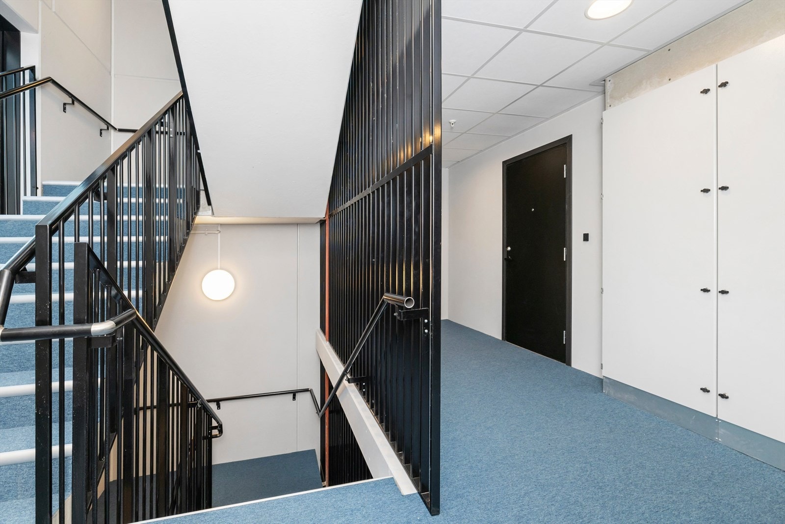 Inne er det både tilkomst via trapp- Galleribilde