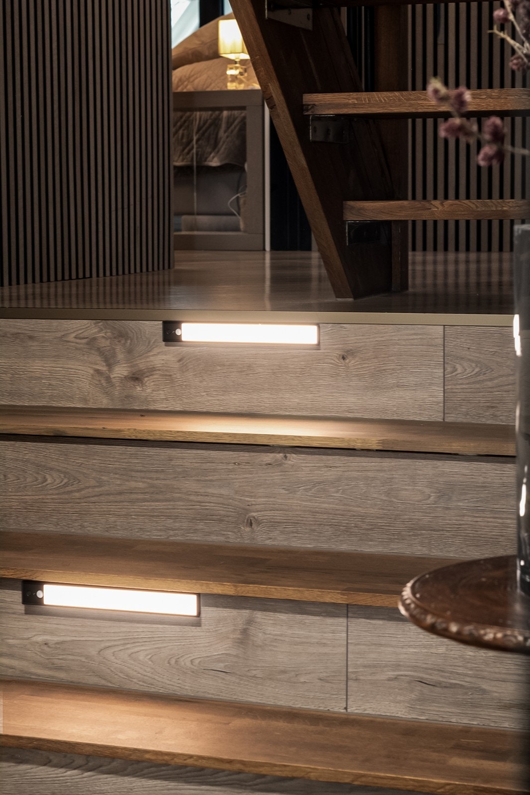 Integrert belysning i trappen er en elegant og praktisk detalj. Galleribilde