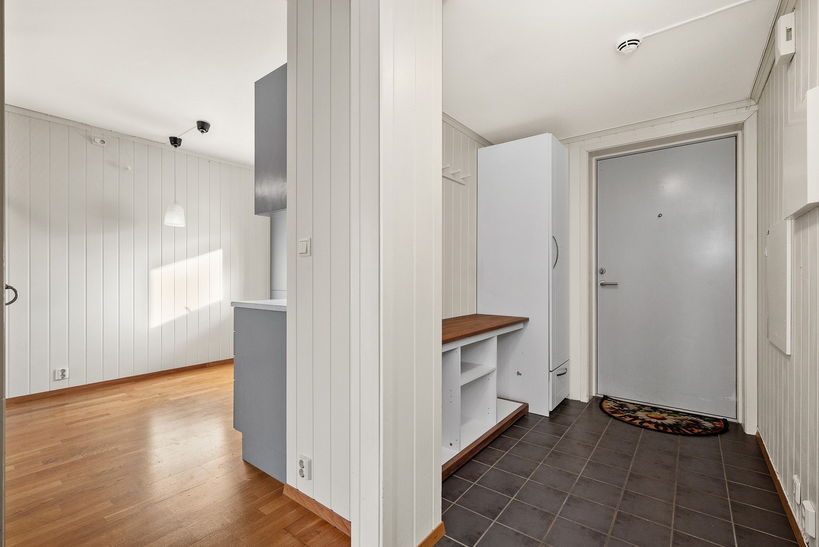 Gangen er på 5m² og har varme i gulv. Galleribilde