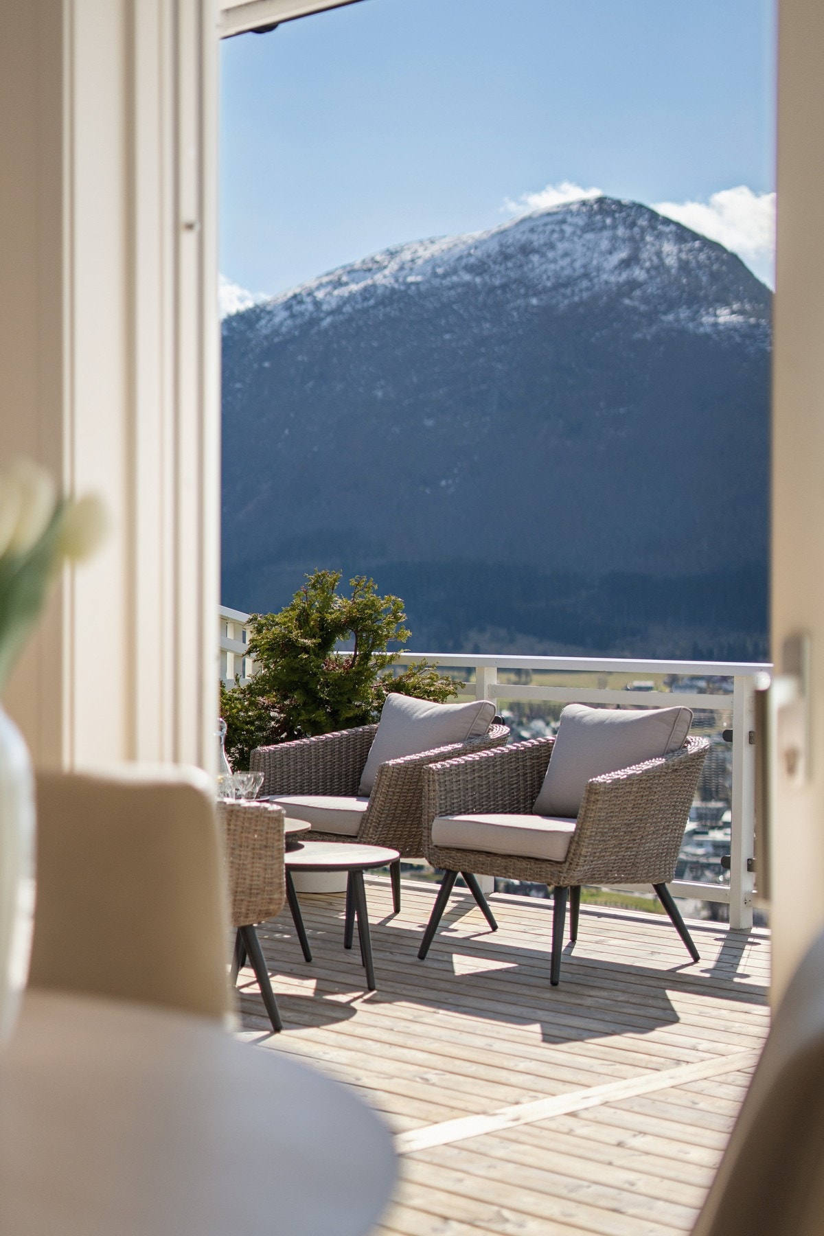 Adkomst ut til terrasse fra stuen. Galleribilde