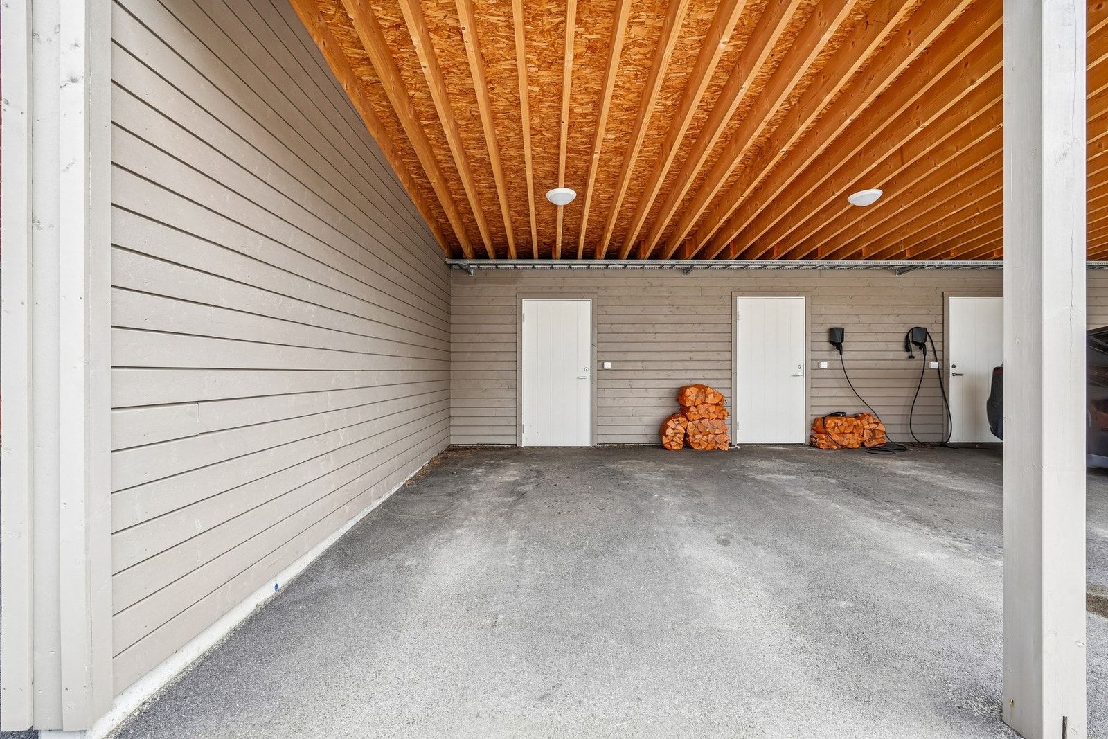 - plass i felles carportanlegg på ca. 16 kvm og sportsbod i bakkant på 5 kvm. Galleribilde