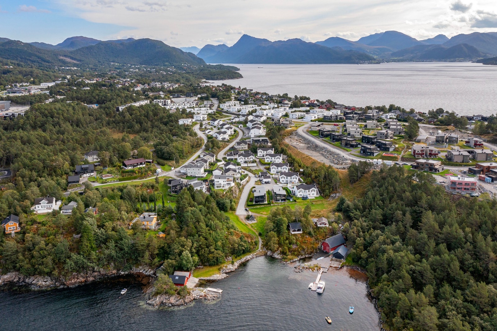 Du har vakre Havnevika rett ved, et vakkert friområde ved sjøen. Velkommen til visning! Galleribilde