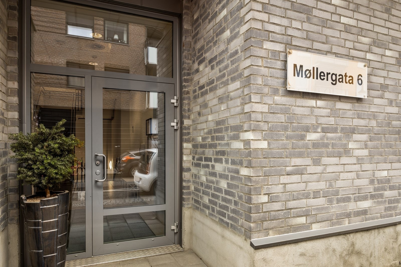 Velkommen til Møllergata 6, sentralt i Mjøndalen. Galleribilde