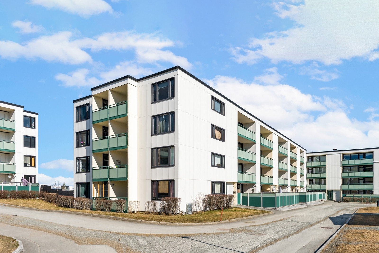 Leiligheten ligger i et rolig og etablert boligområde på Saupstad. Galleribilde