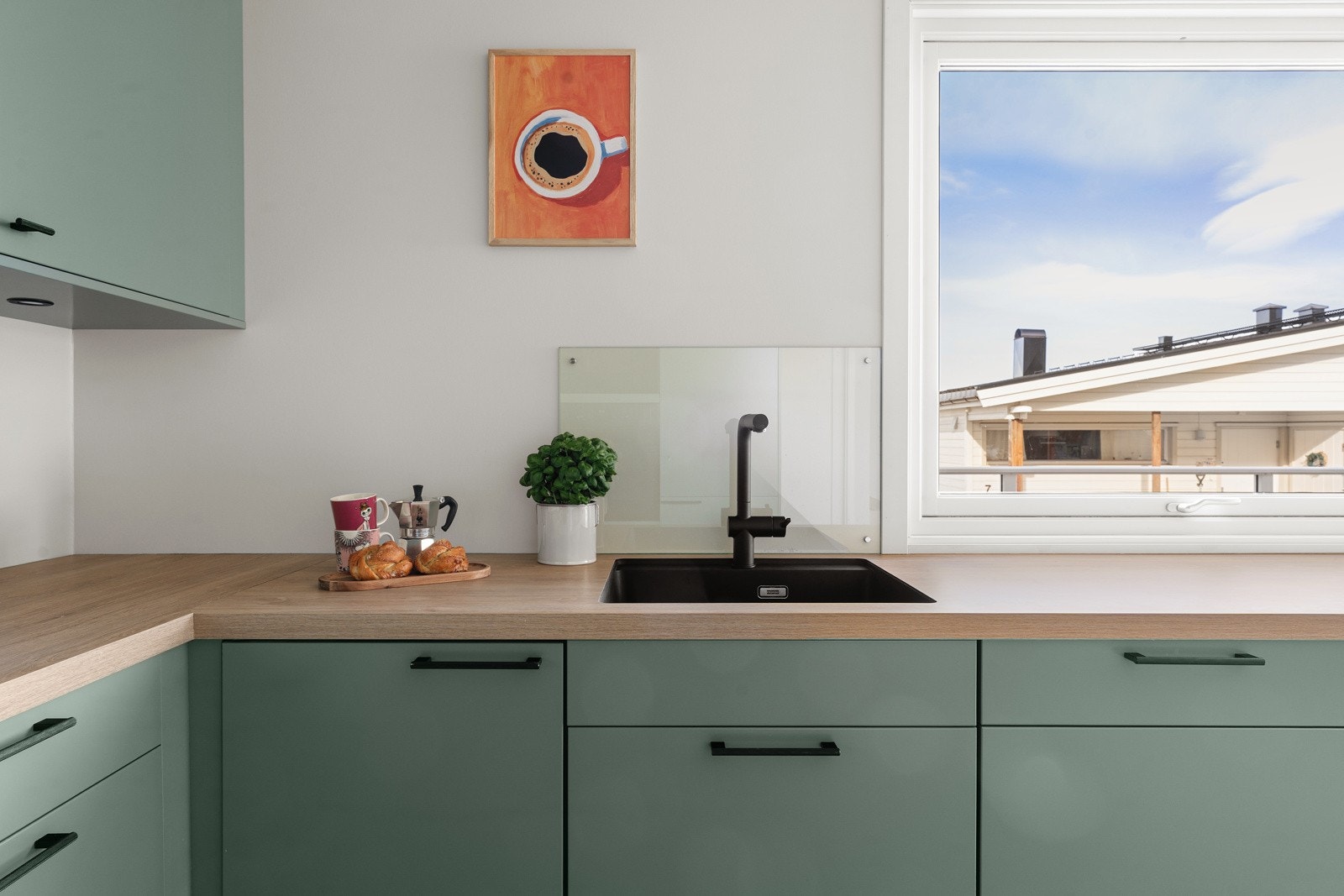 En nydelig og moderne 4-roms, med familievennlig beliggenhet i et etterspurt borettslag.