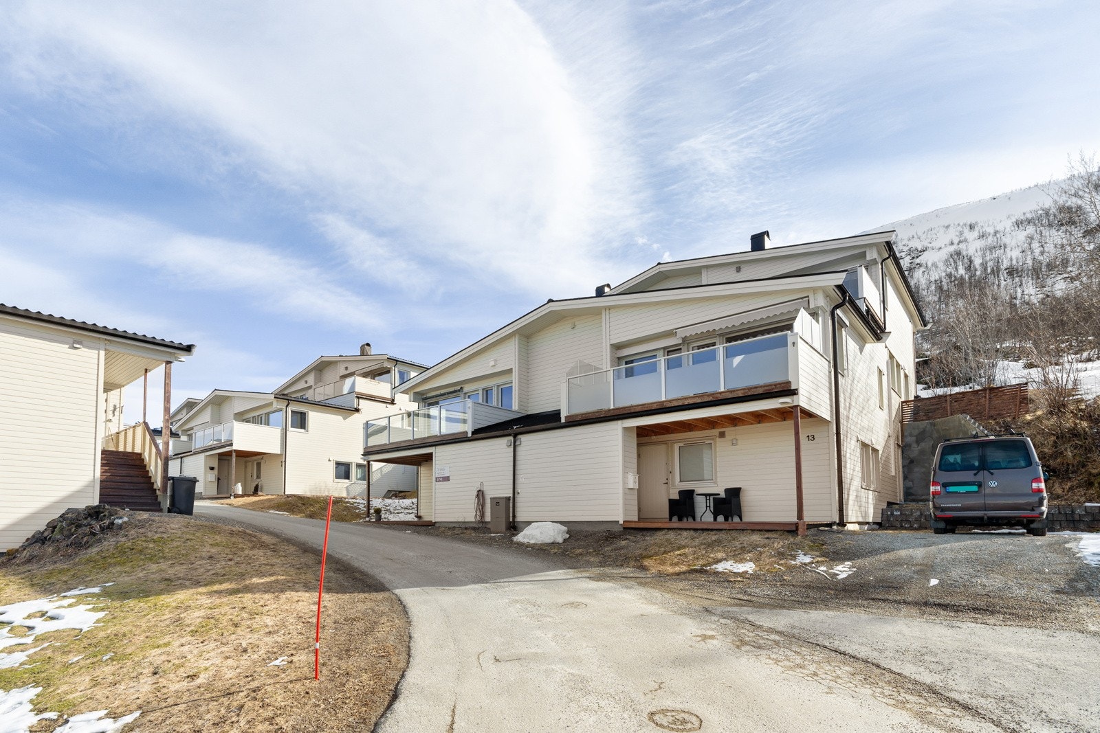 Her bor du i etterspurt og barnevennlig område med svært gode solforhold og lite gjennomgangstrafikk.