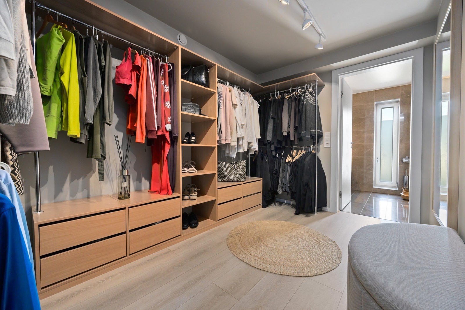 Walk-in garderoberom Galleribilde