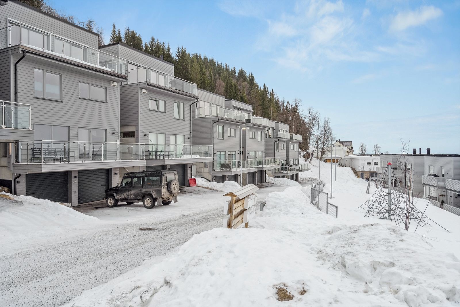 Fin plassering i rolig strøk på fastlandet. Gode turmuligheter og flott utsikt mot Tromsøya!