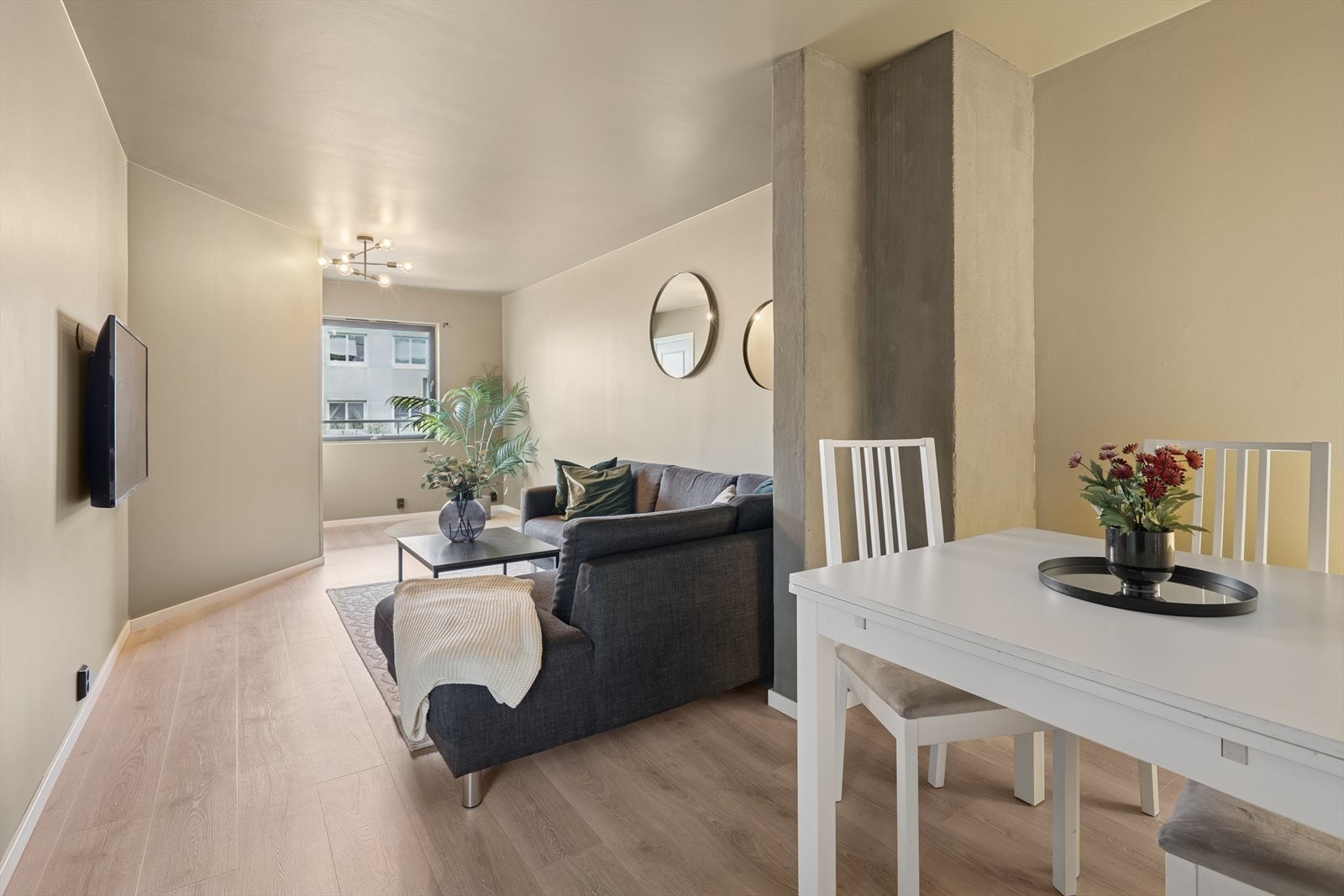 Ved stuen er det plass til spisebord. Galleribilde