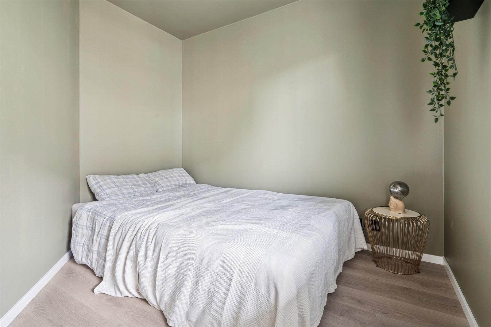 Her er det godt med plass til innredning med seng, nattbord og øvrige møblement. Galleribilde