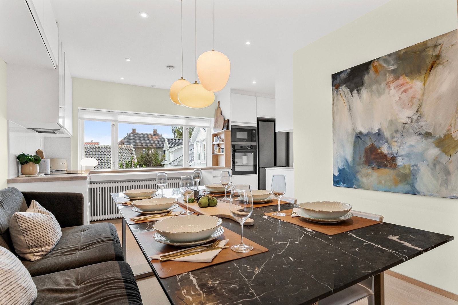 Plass til spisestue og middagsgjester Galleribilde
