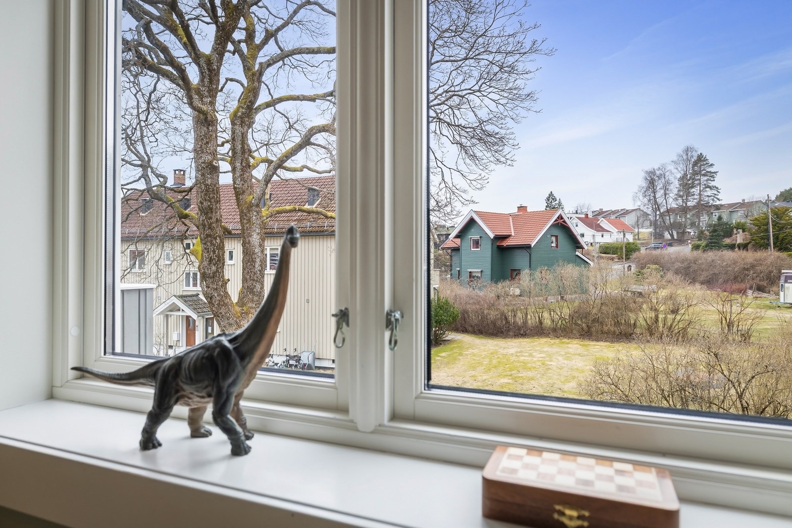 Det store vinduet gir gode lysforhold Galleribilde