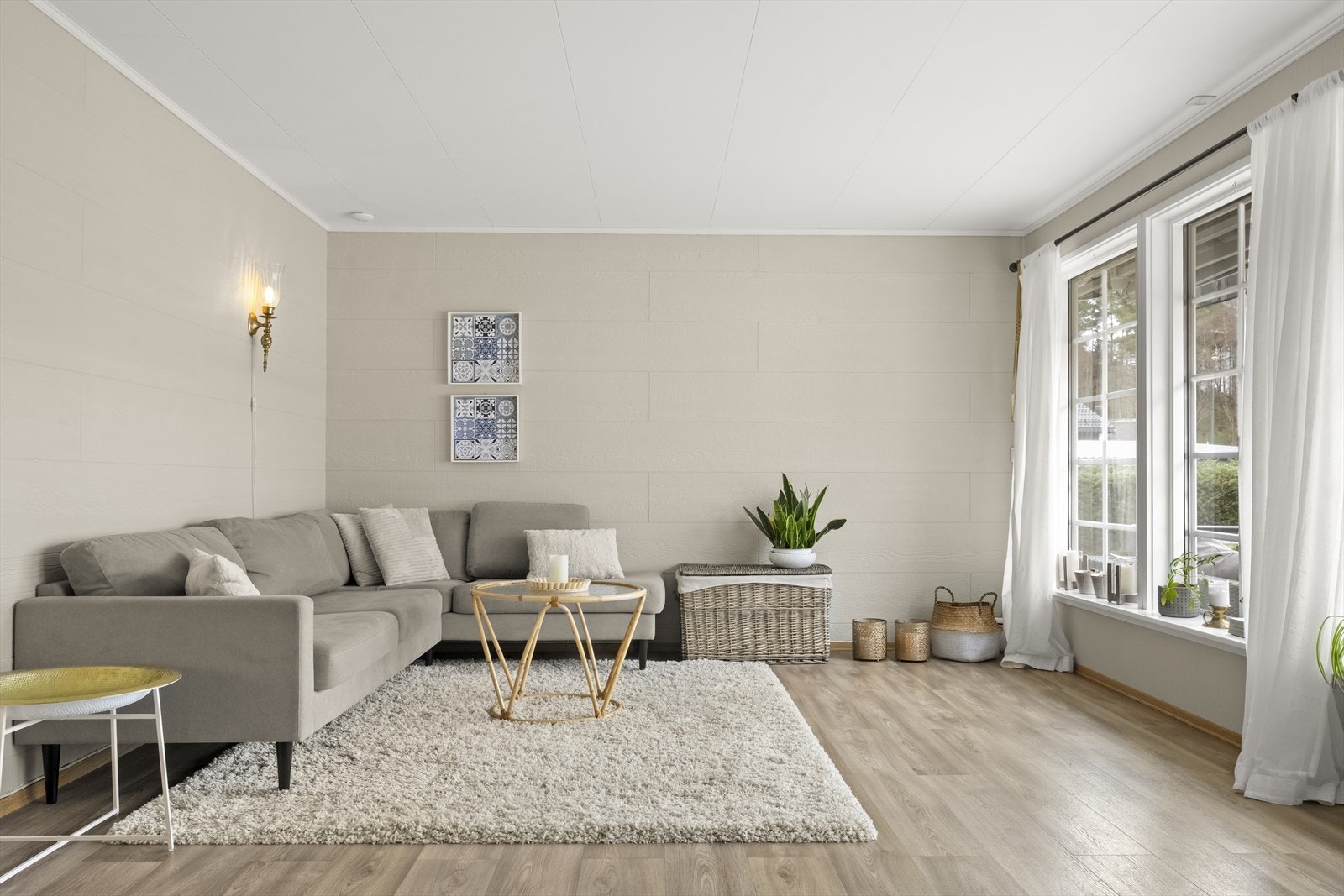 Stova er lett å innrede etter ønske og har god plass til møbler. Galleribilde