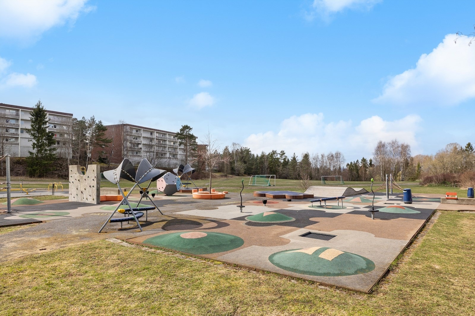 Lusetjernparken. Galleribilde