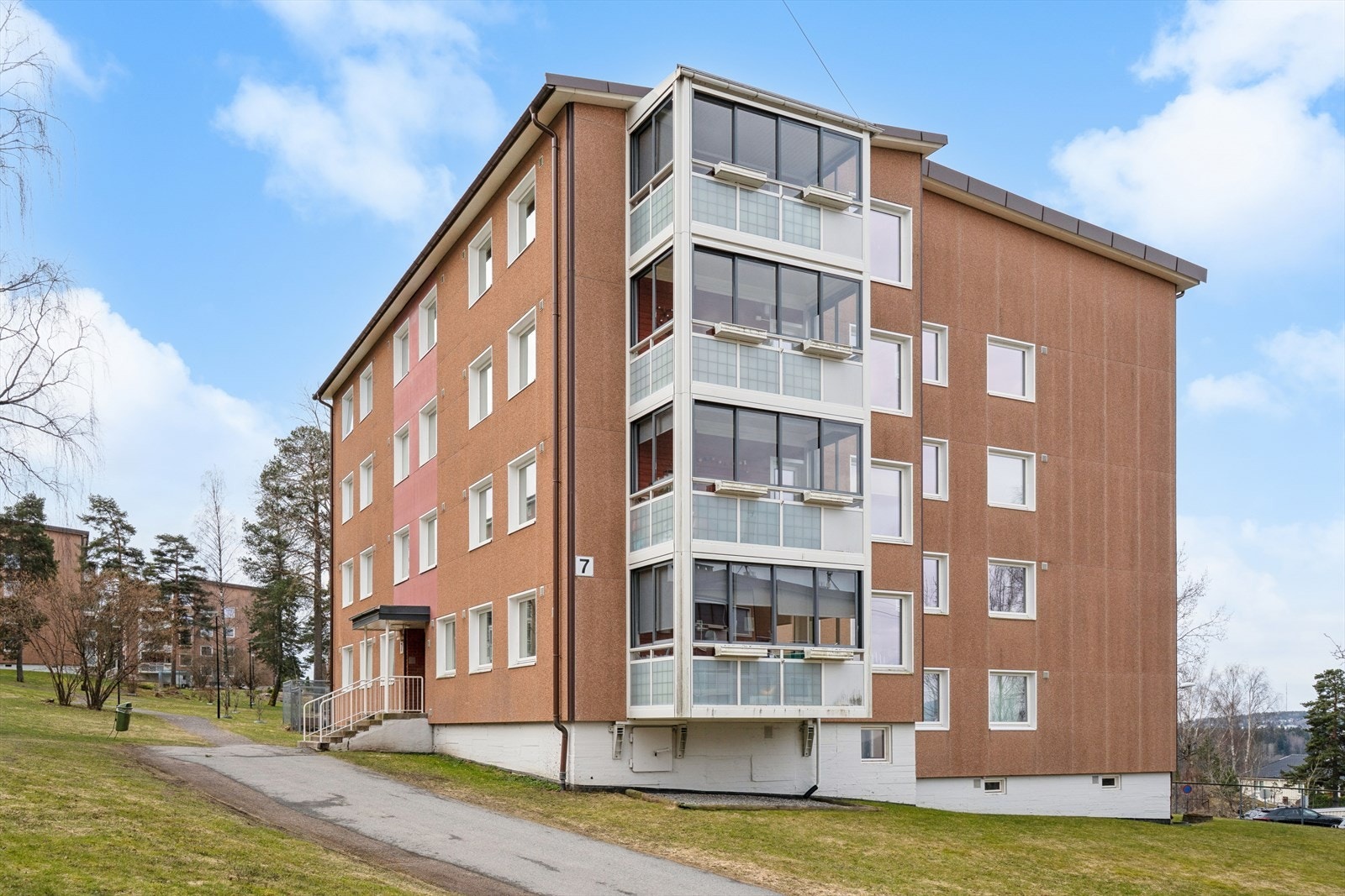 Eiendommen ligger i et etablert og rolig boligområde. Galleribilde