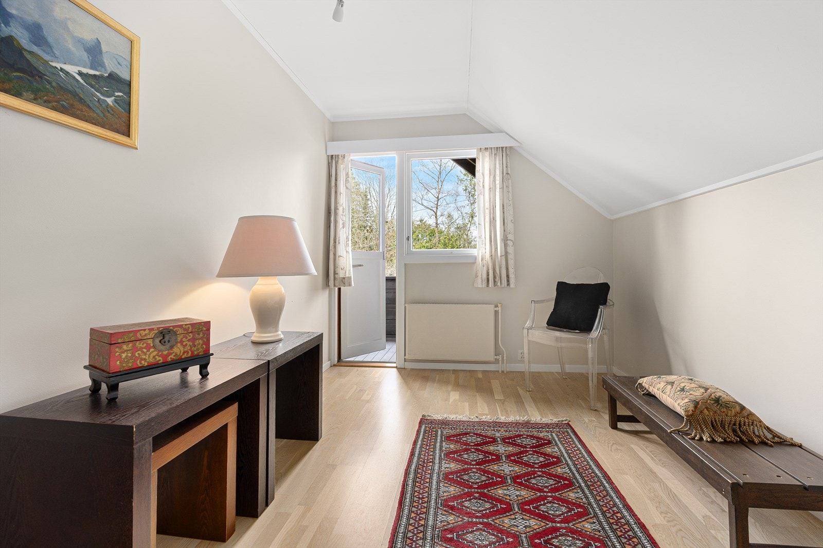 Soverom nummer to, også med utgang til balkongen og parkett fra 2016. Galleribilde