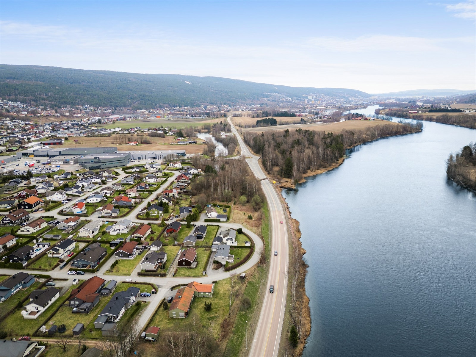 Litt under 1 km å gå til dagligvarebutikk på Herstrøm (Coop Extra). Galleribilde