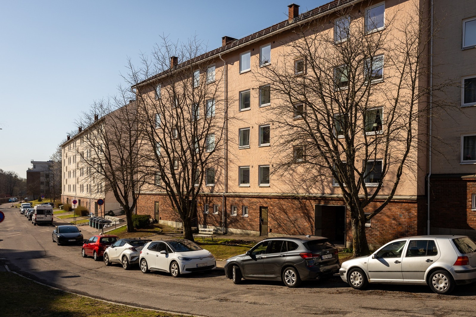 Velkommen til populære Gamlehagen borettslag og en sjelden mulighet i en av Lambertseter mest sentrale gater. Galleribilde