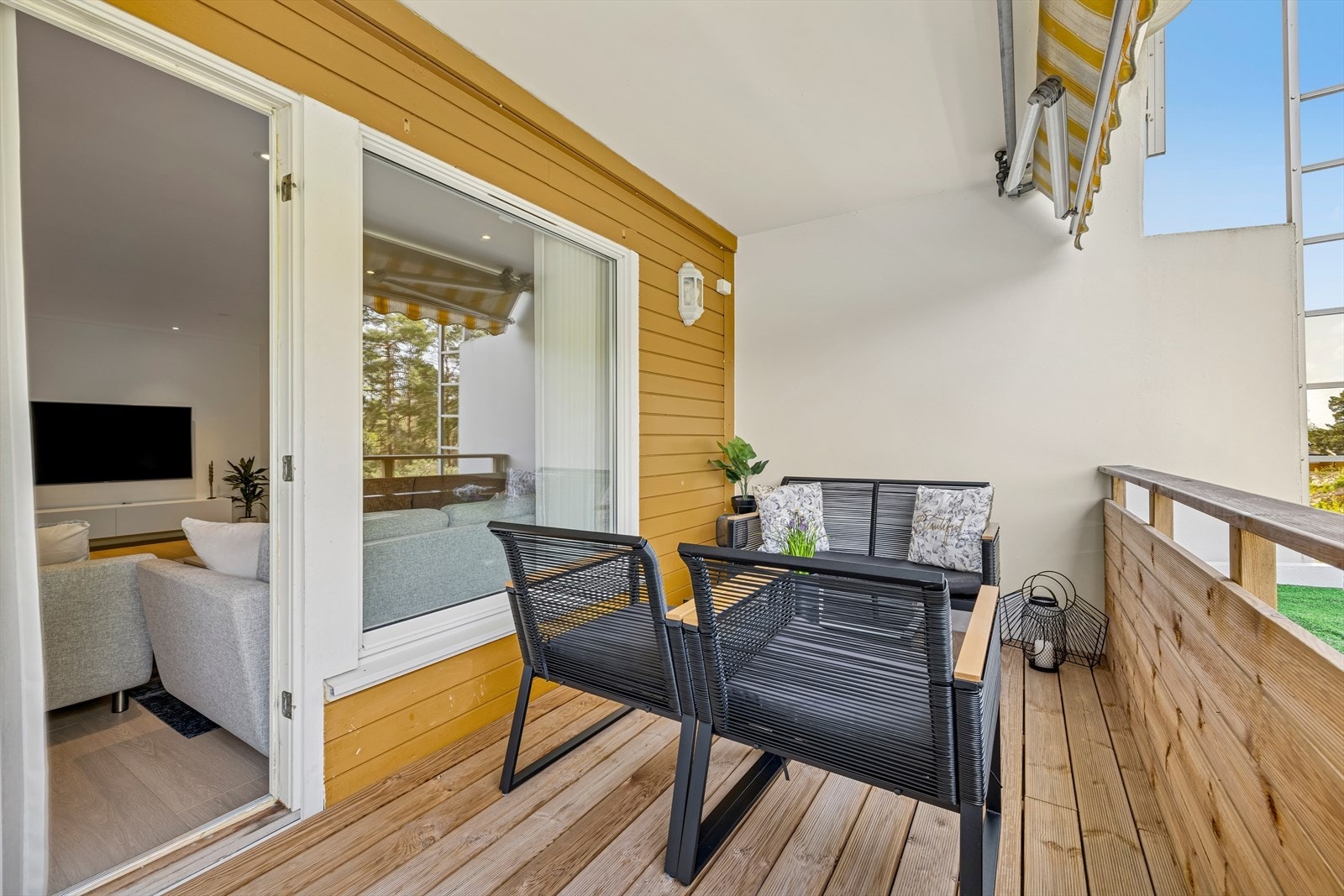 Fra stue/kjøkken er det utgang til en trivelig balkong på ca. 13 m². Galleribilde