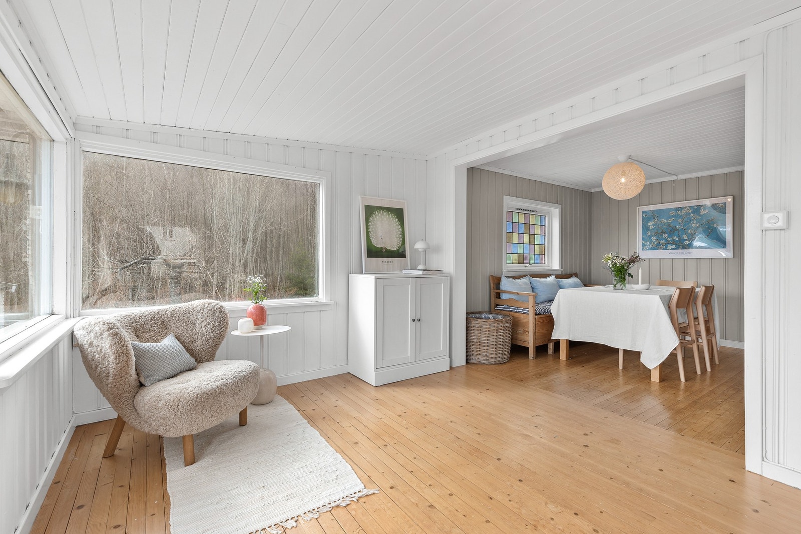 Rommet har heltre gulv og malt panel på vegger samt i himling Galleribilde
