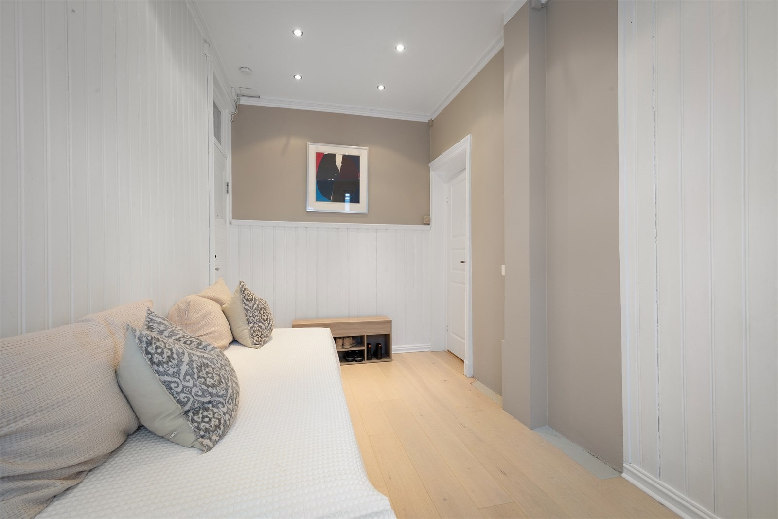 Her er det god plass til seng og pult. Galleribilde