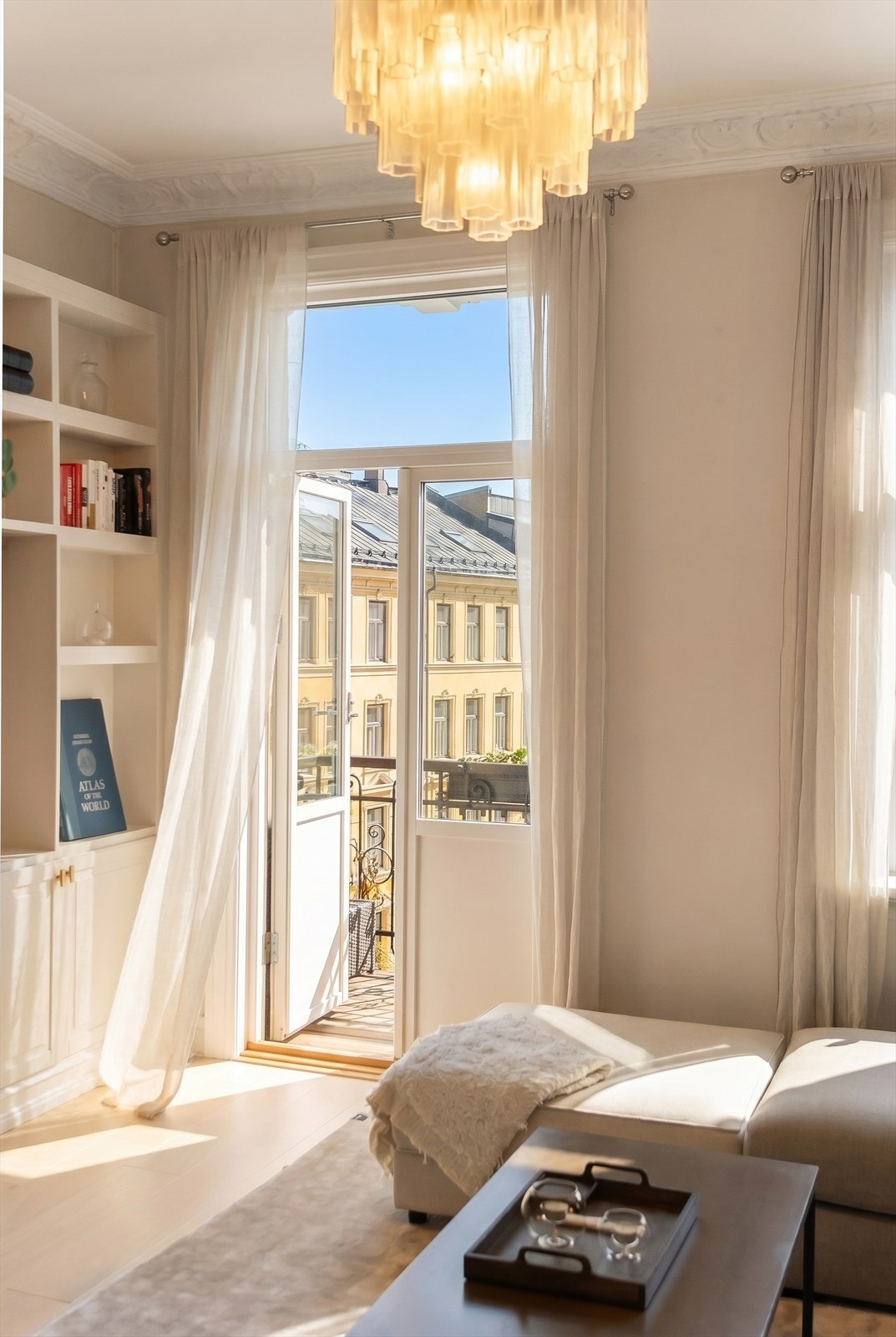 Fra stuen er det utgang til balkong. Galleribilde