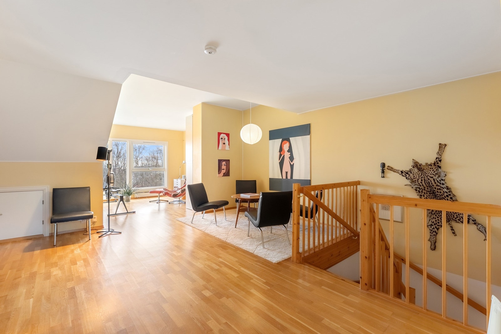 I øverste etasje finner du loftstue, soverom og baderom Galleribilde