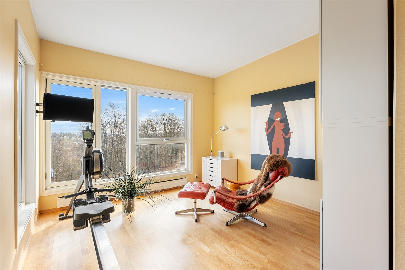Det er mulighet for flere møbleringssoner i loftstuen Galleribilde