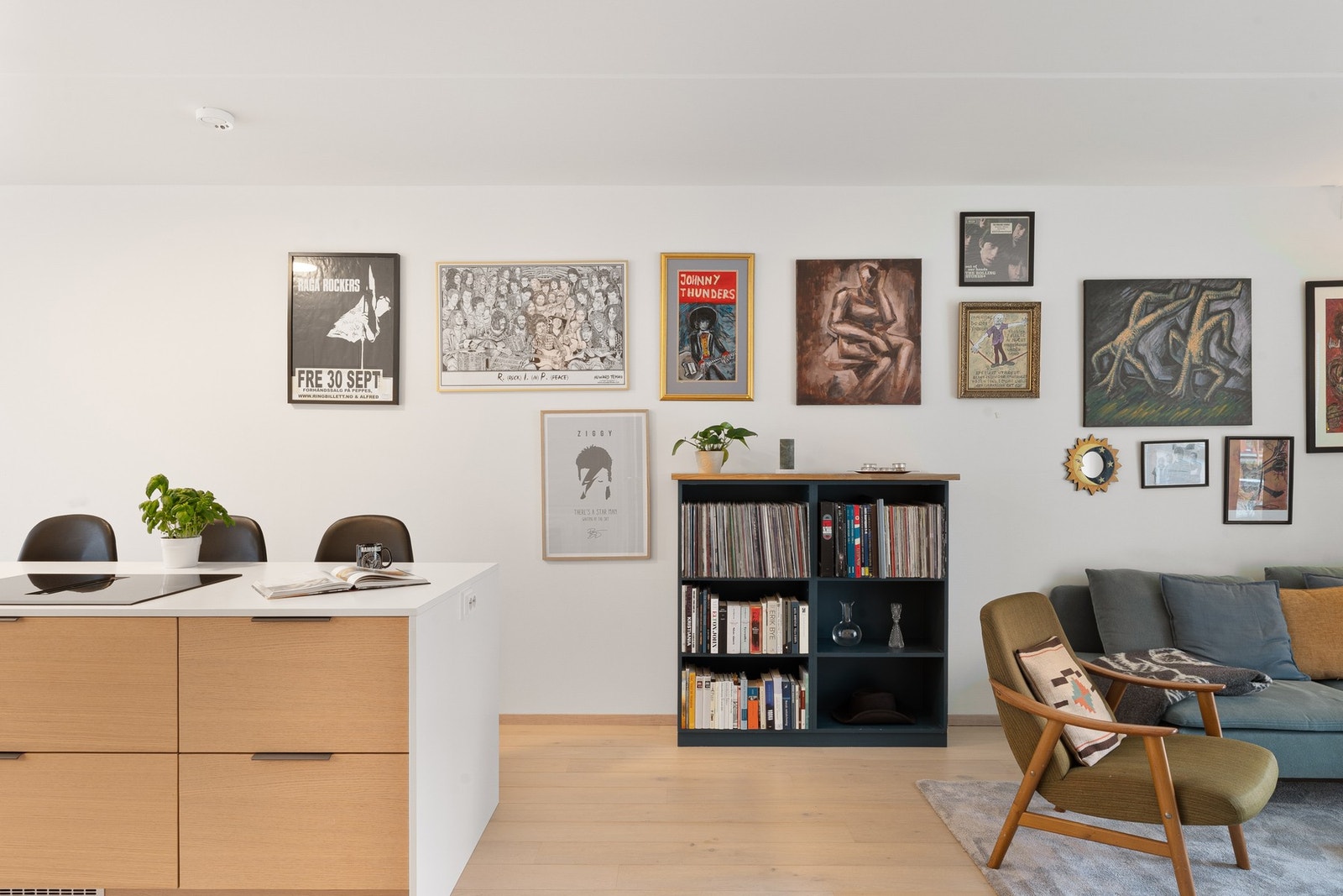 Egen sone i stuen - velegnet til hjemmekontor eller oppbevaring Galleribilde
