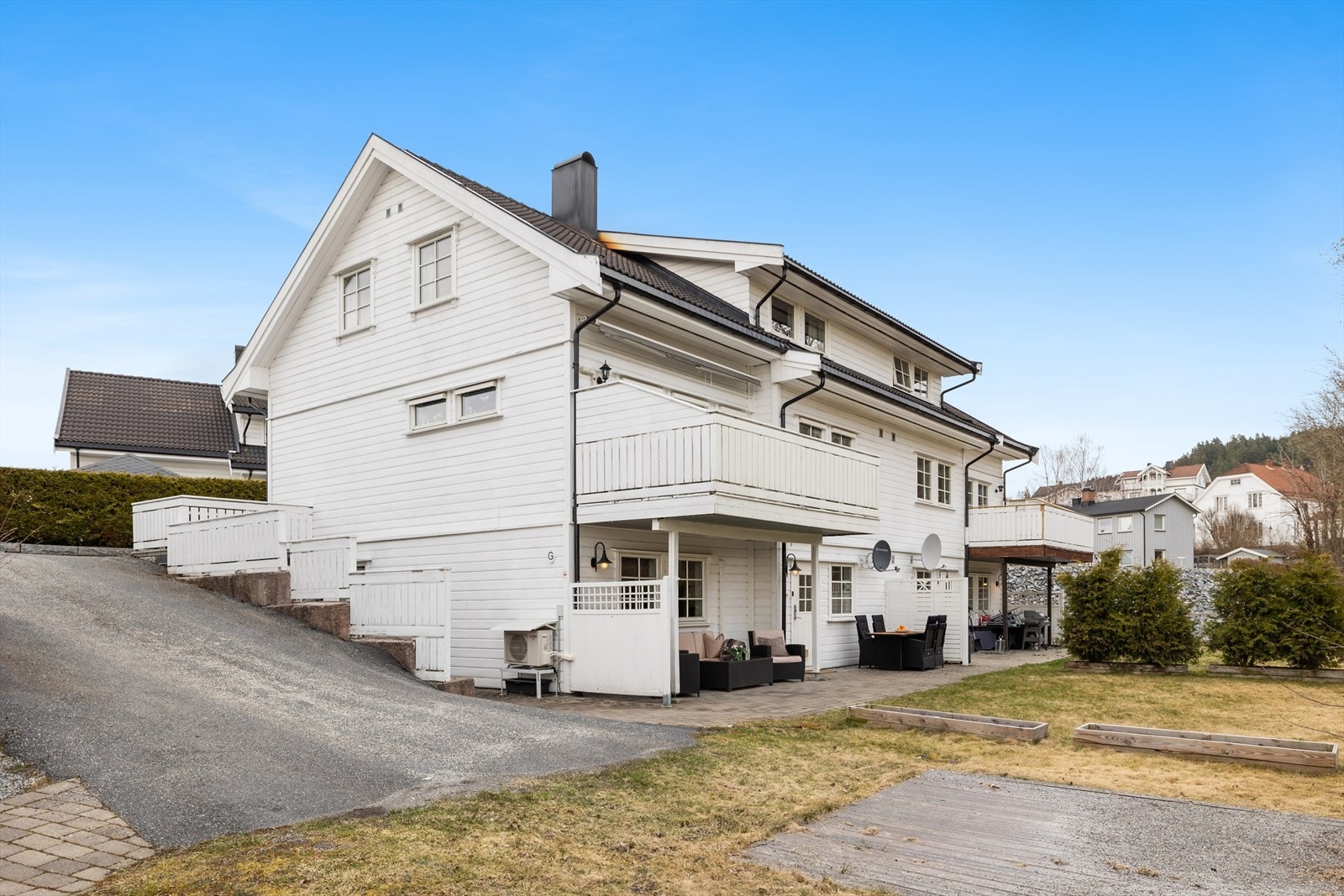 Eiendommen ligger i et attraktivt, koselig og veletablert boligområde like utenfor Vestfossen sentrum Galleribilde