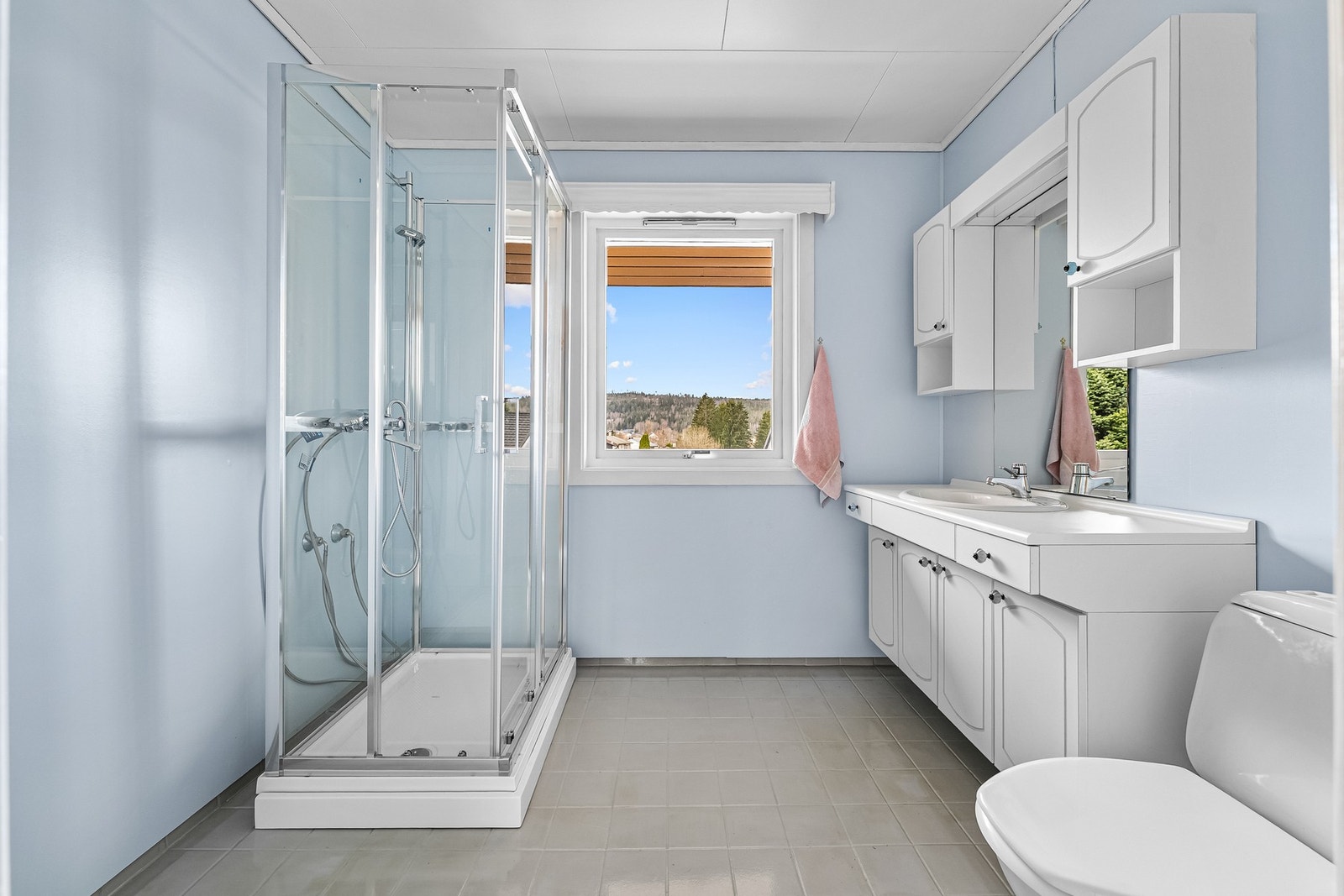 Badet har behov for total oppgradering for å møte dagens krav til baderom. Galleribilde