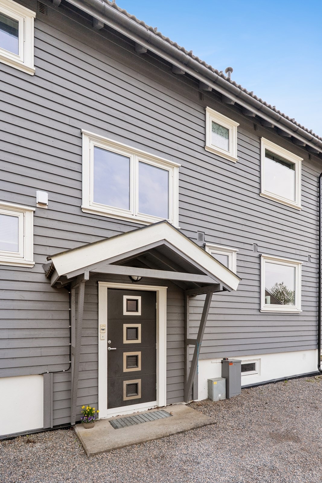 Velkommen på hyggelig visning! El bil lader montert ved p-plass Galleribilde