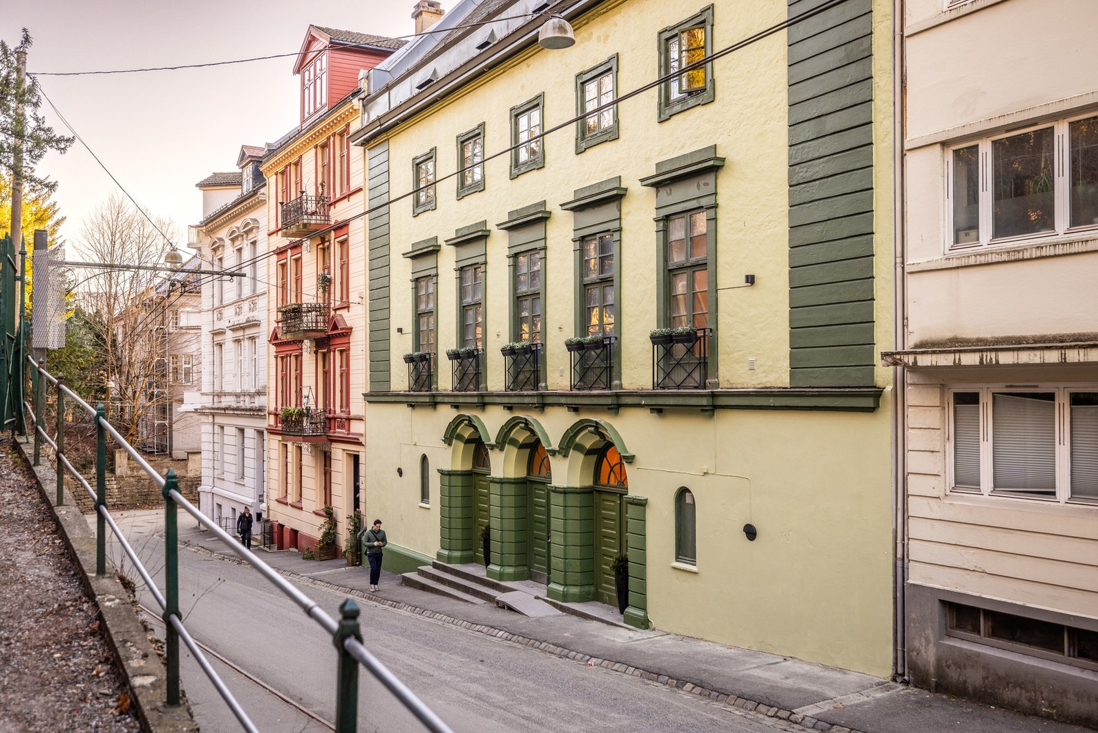 Flott fasade mot Olaf Ryes vei Galleribilde