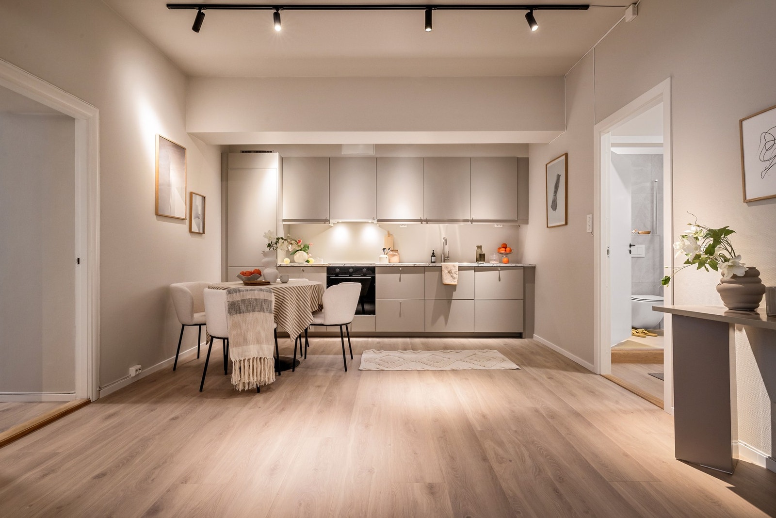 God plass til spisebord Galleribilde