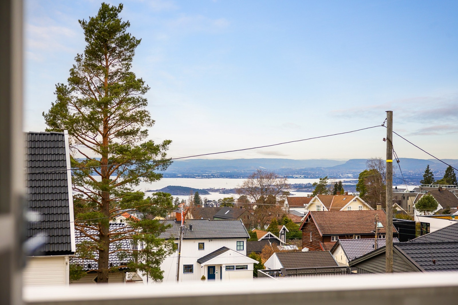 Utsikt mot fjorden! Galleribilde