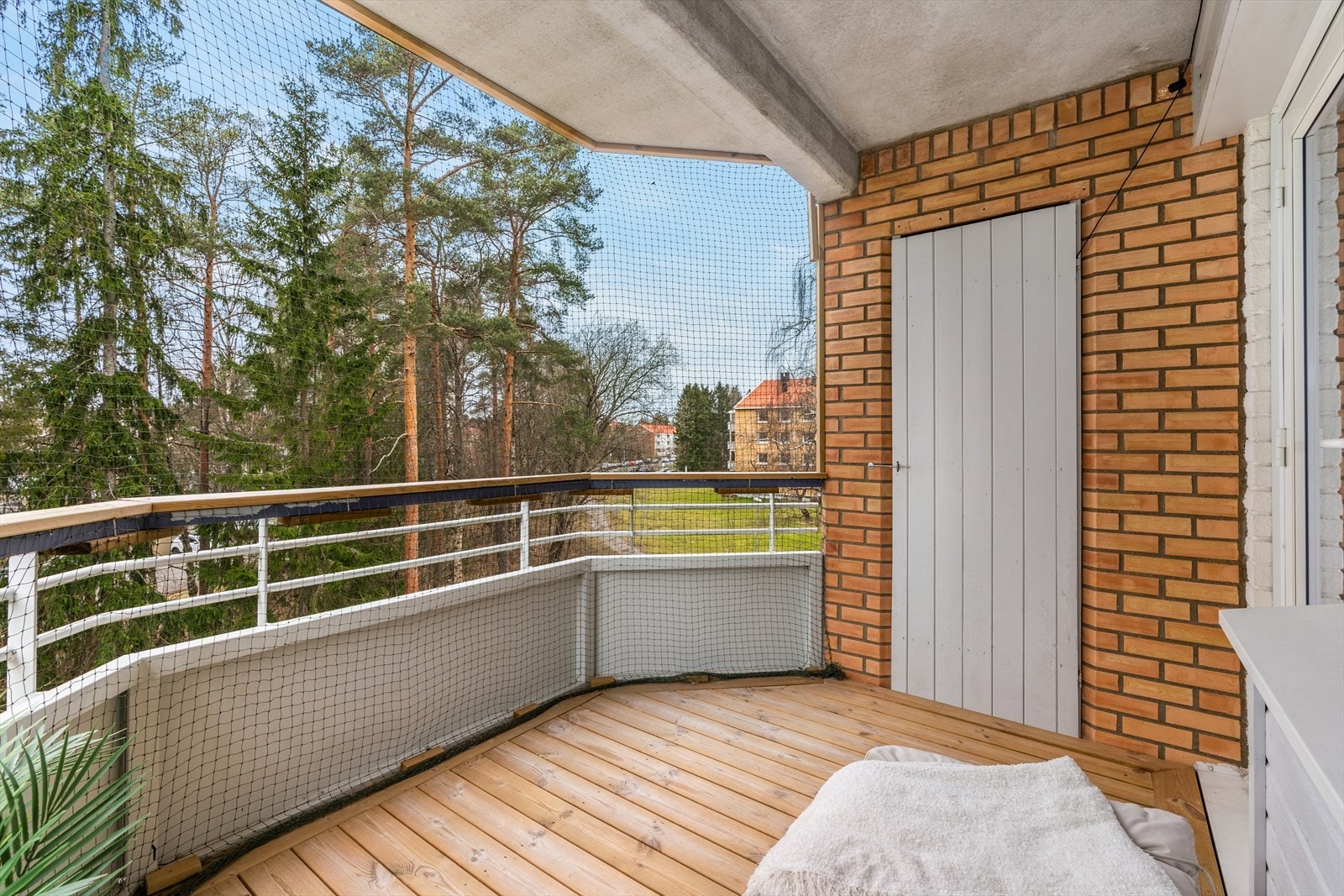 Her finner du også en praktisk, ekstern bod på 1,63 m² for ekstra lagring. Netting kan tas av. Galleribilde