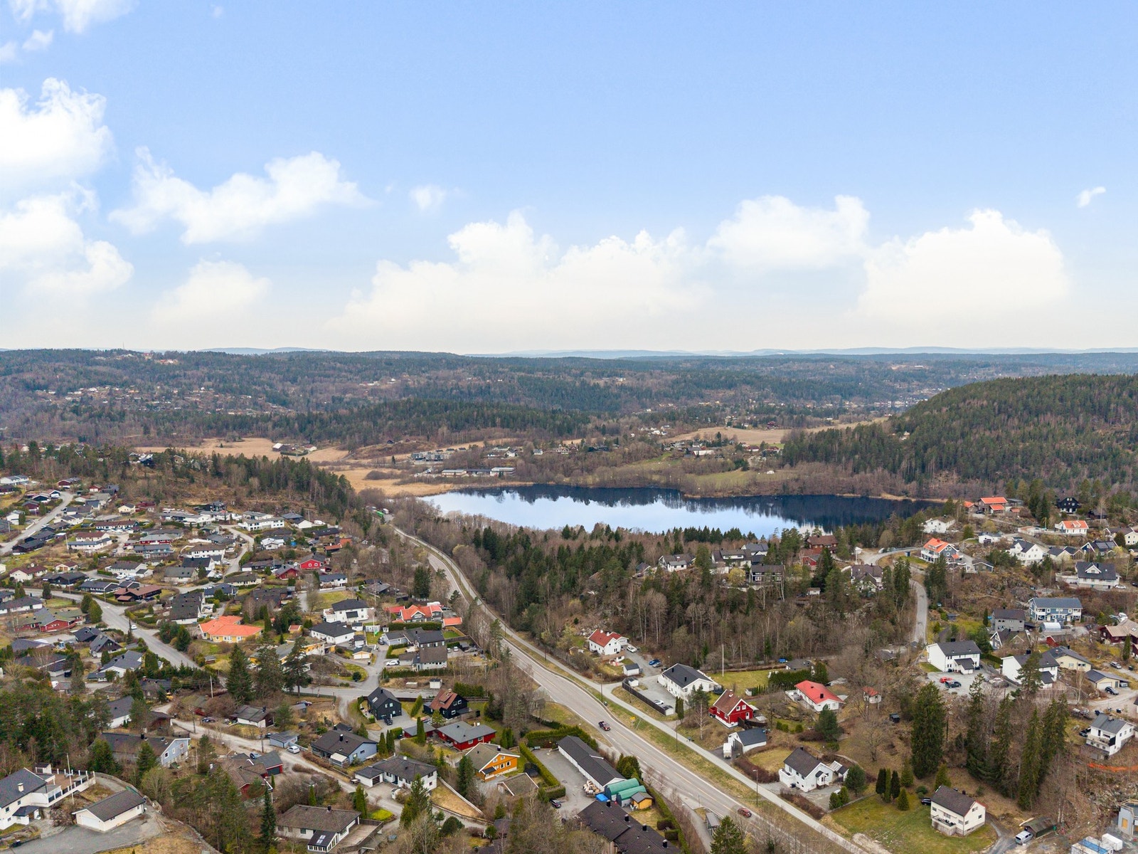 Vinterbro tilhører Ås kommune med flotte naturområder og gode friluftsmuligheter året rundt - og ikke minst kort vei til Breivoll, et av områdets beste badeplasser. Galleribilde