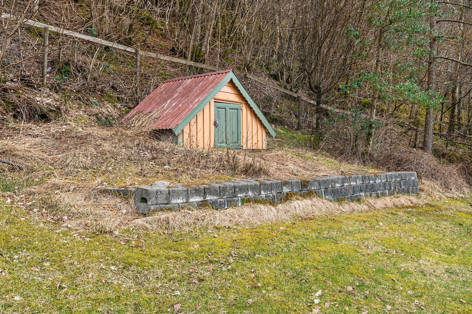 Brønnhuset til eiendommen. Galleribilde