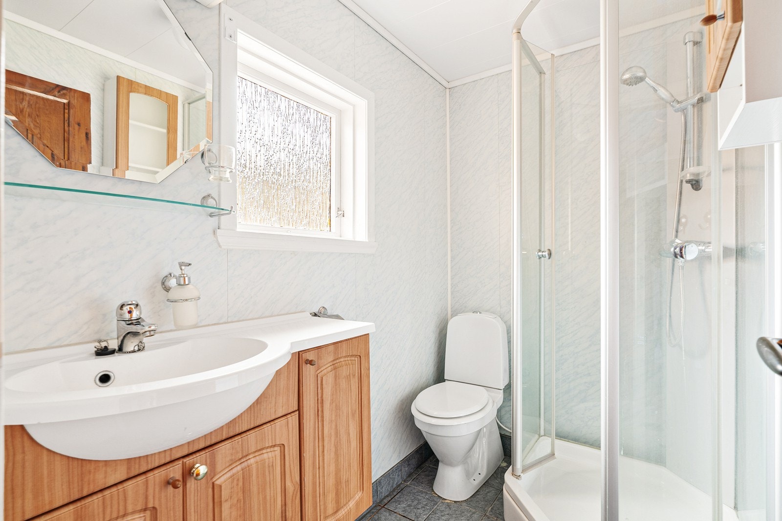 Badet er av eldre dato og må oppgraderes for å oppnå dagens krav til standard. Galleribilde
