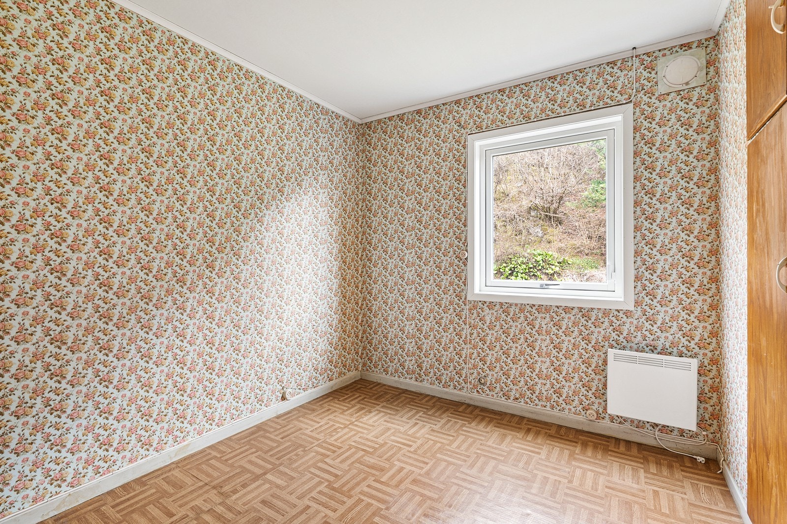 Praktisk med innebygde garderobeskap. Galleribilde