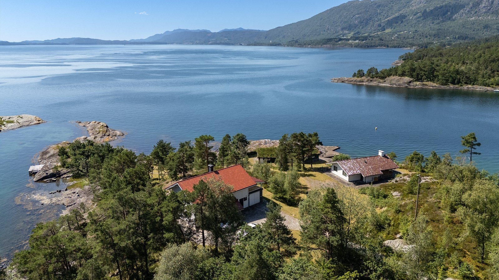 Her ligger alt til rette for lange sommerdager, stille morgenkaffe og sene kvelder med havet som nærmeste nabo. Galleribilde