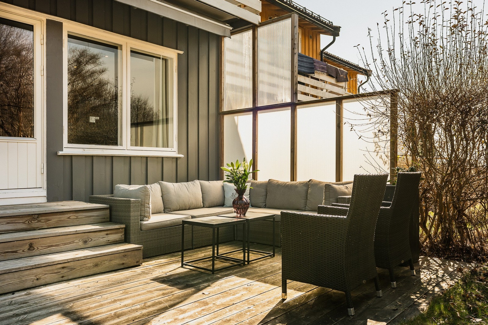 Stor terrasse på ca. 37 m² med sol fra morgen til kveld. Galleribilde