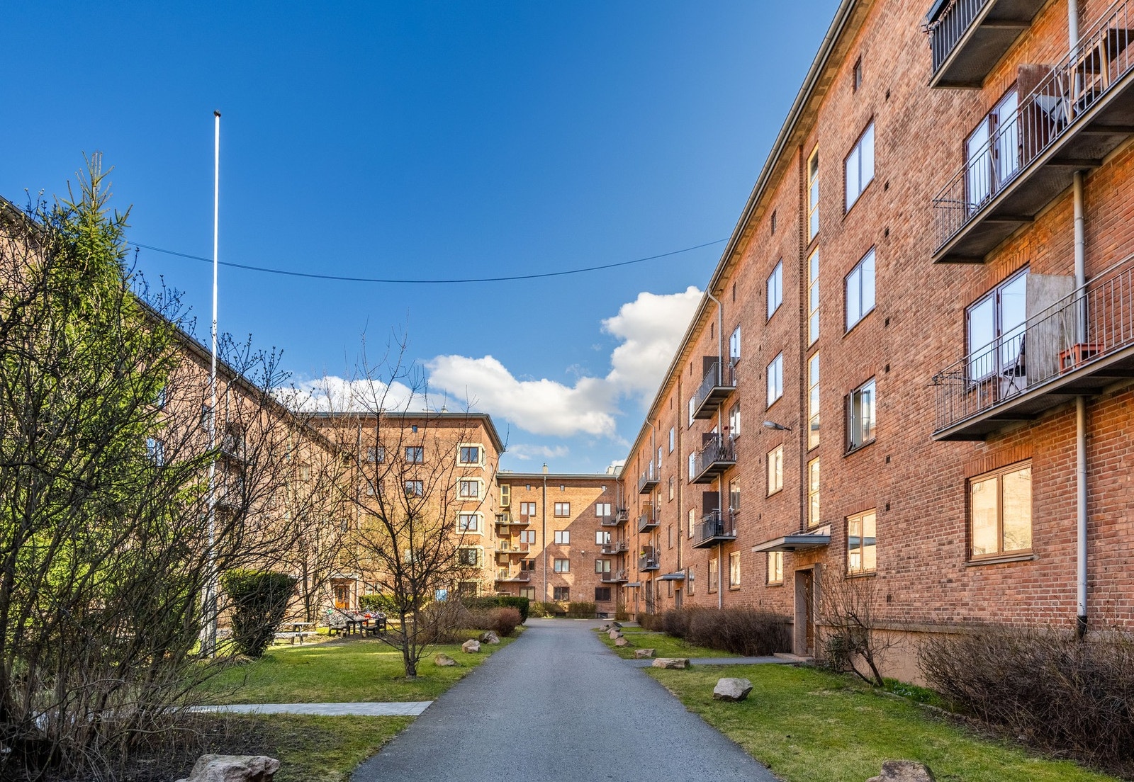 Leiligheten ligger i et populært og veldrevet sameie, like ved Torshovparken. Galleribilde