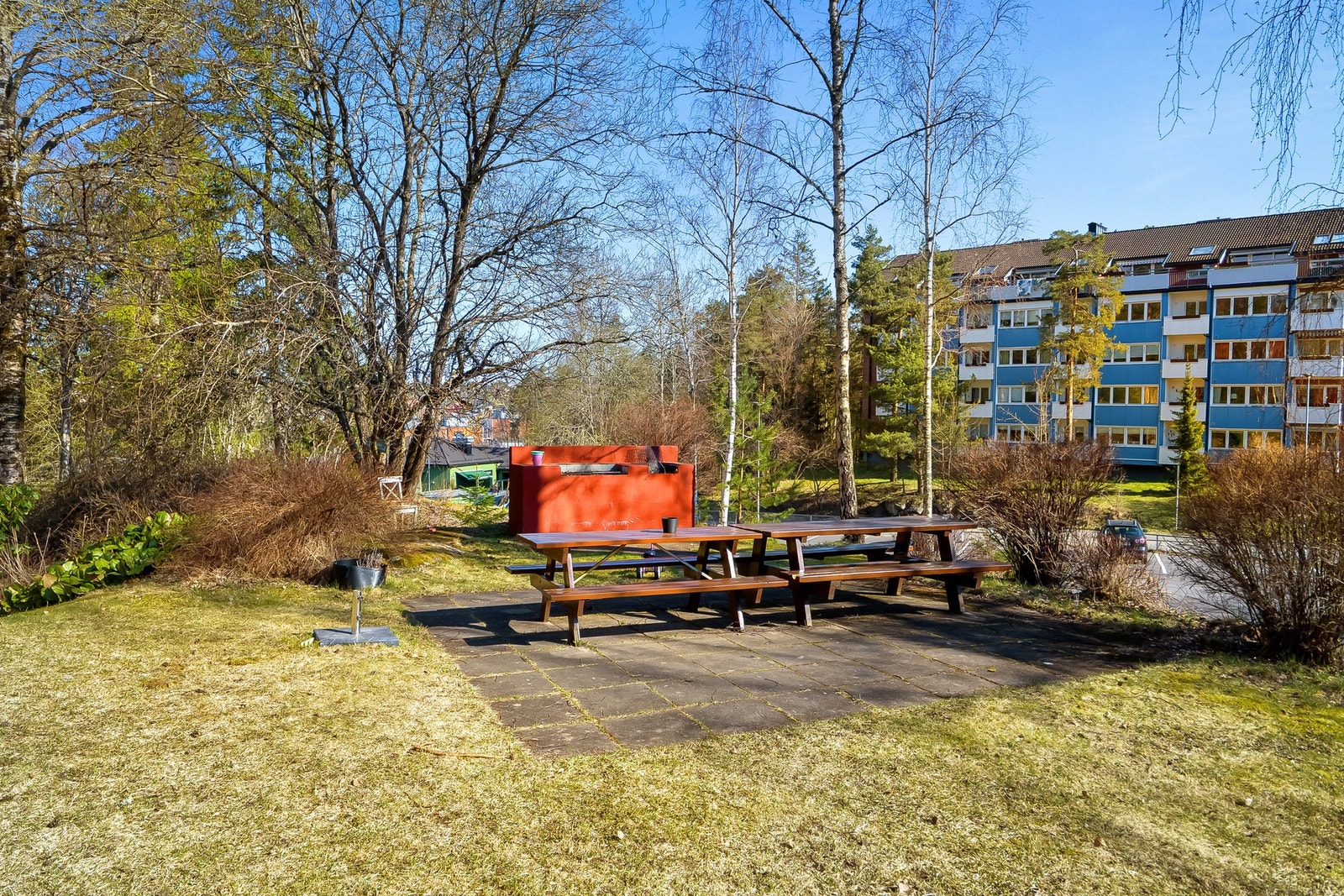 Det er gode forhold mellom naboer iBølerskogen 5. Hyggelig møteplass rett utenfor blokken. Galleribilde