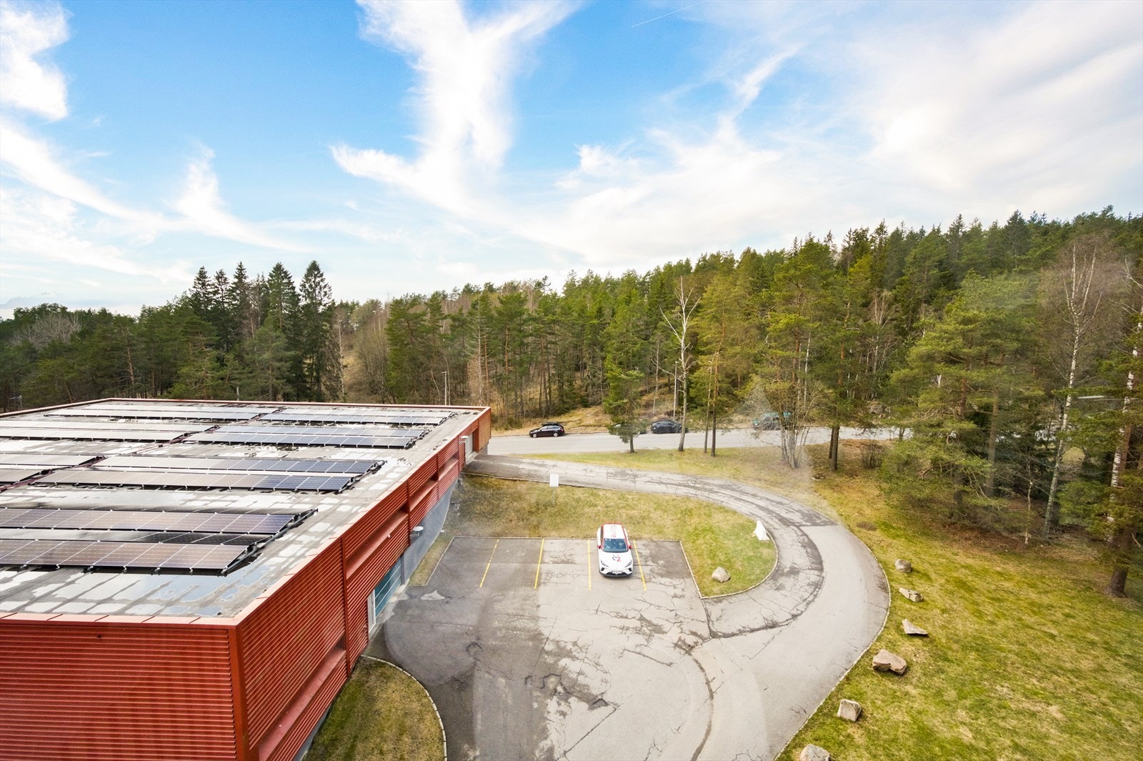 Det er også noen gjesteparkeringer samt mulighet for gateparkering. Galleribilde