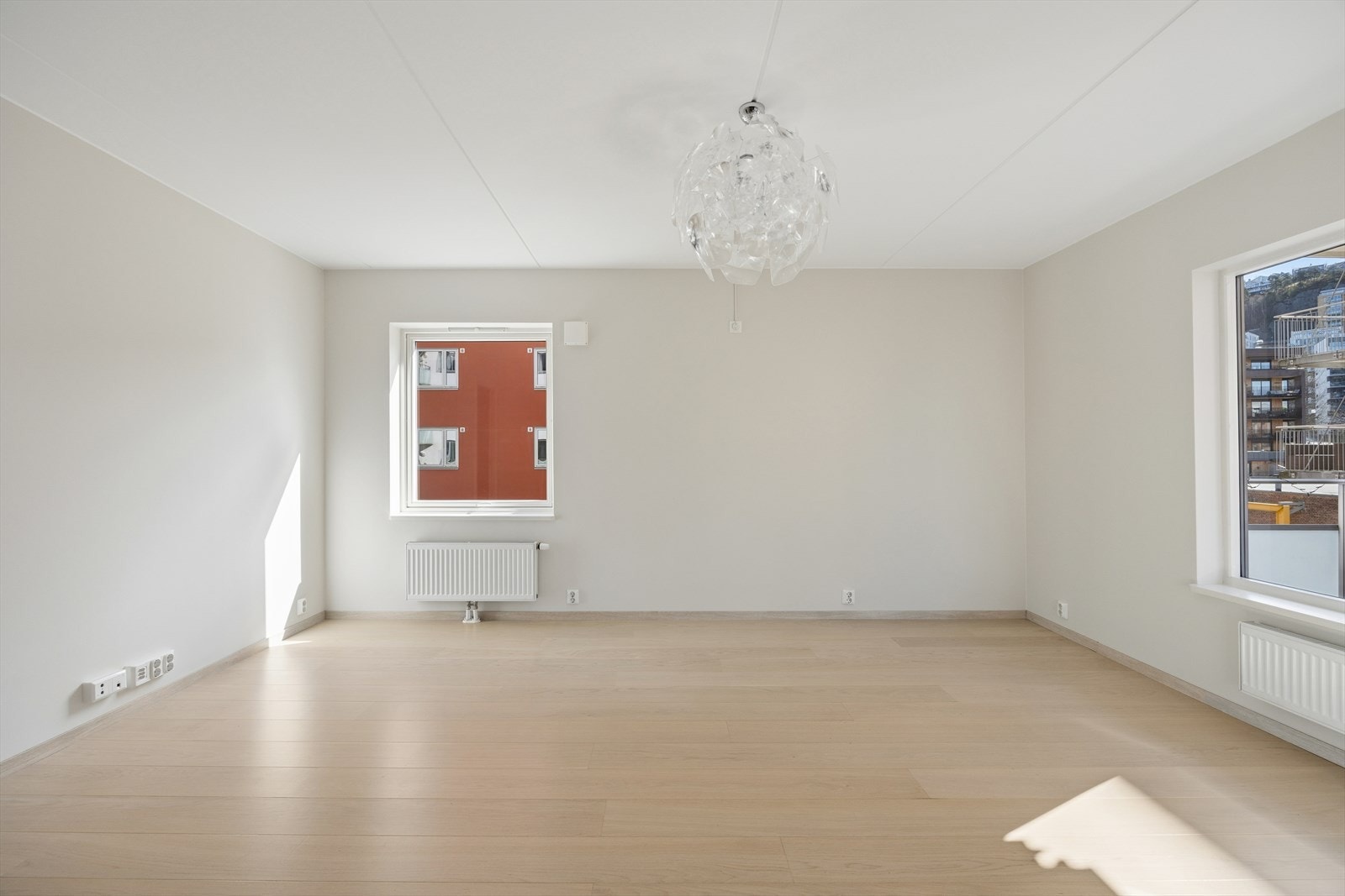 Her er det god plass til mediebenk, sofagruppe og bord. Galleribilde