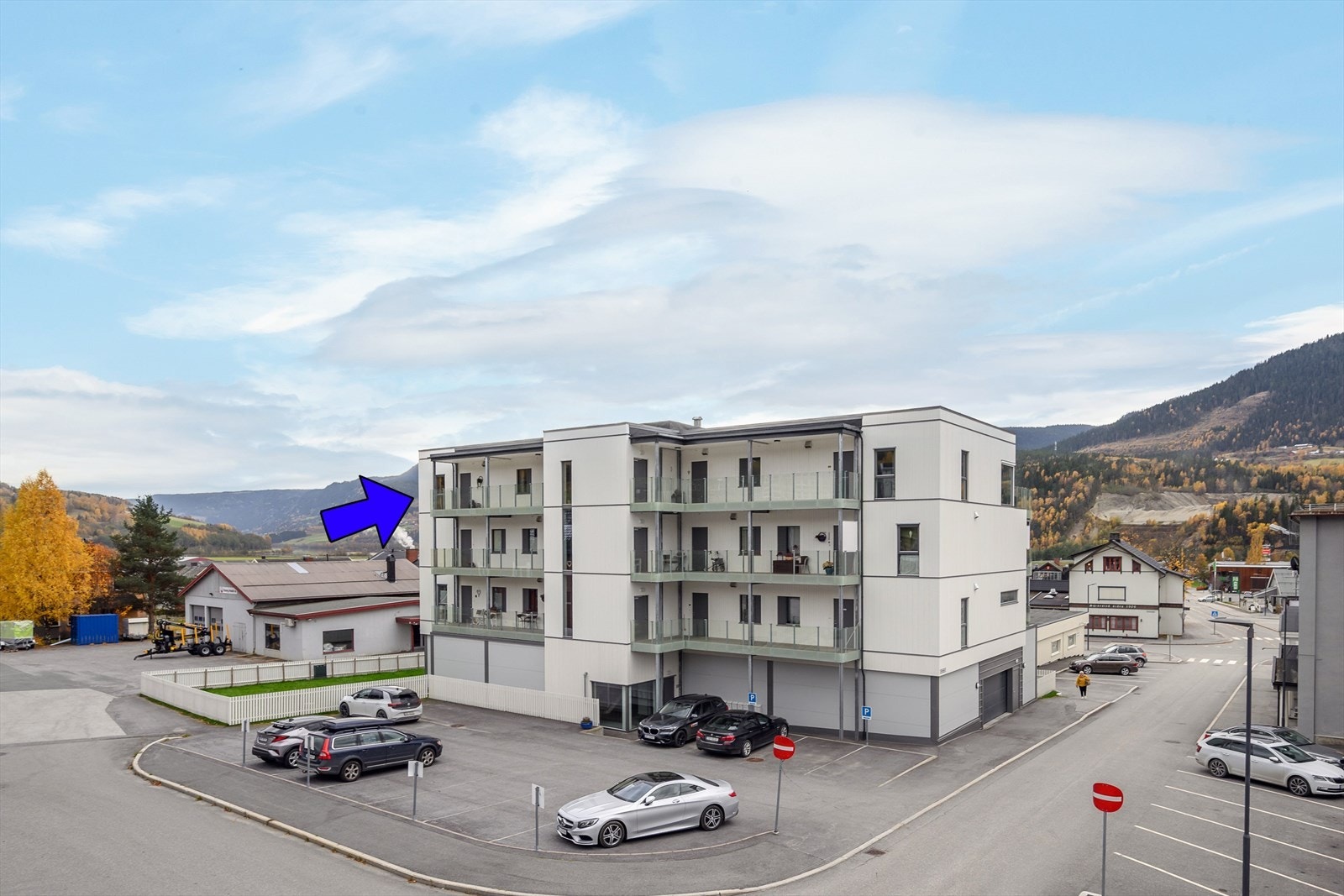 Ysterigården bestående av 11 leiligheter fordelt over 3 etasjer, med beliggenhet midt i Fåvang sentrum. Galleribilde